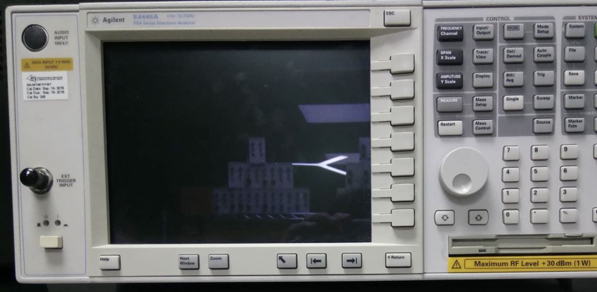 61dbdc6784bfb.jpg E4445A實(shí)體.jpg