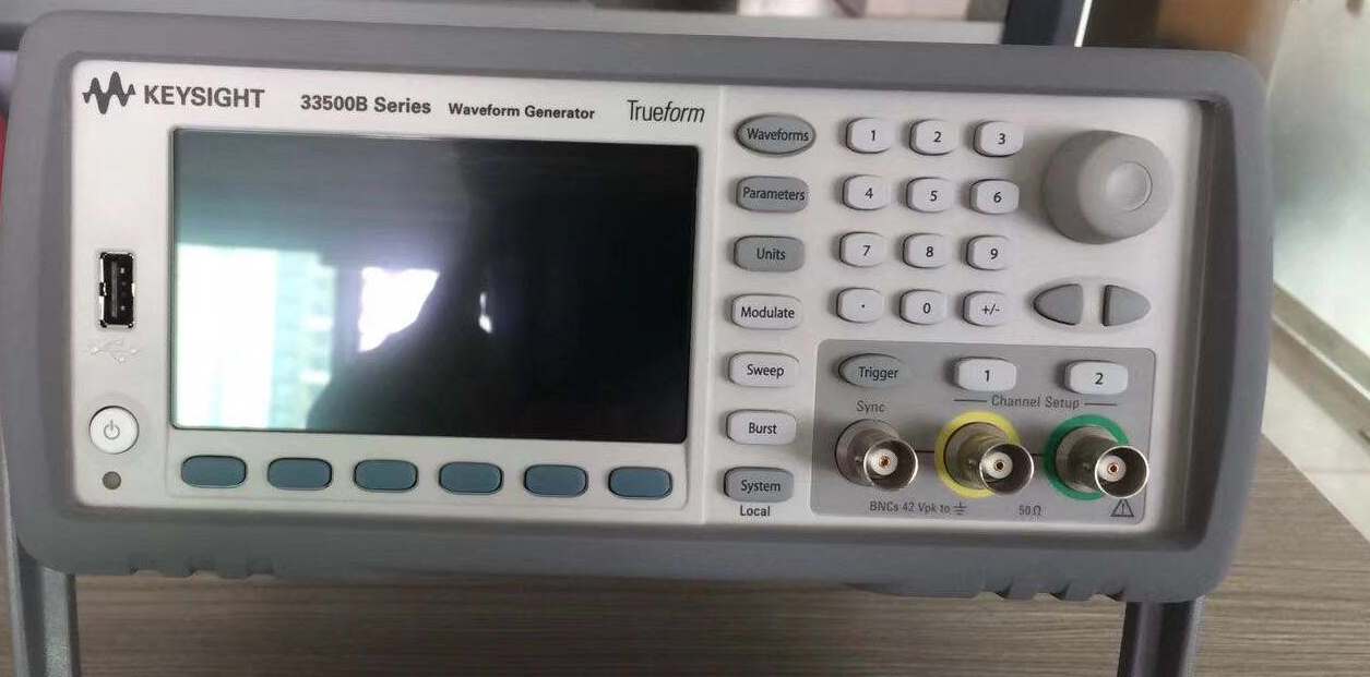 63b38ebc33158.jpg 函數(shù)信號發(fā)生器33522B 3.jpg